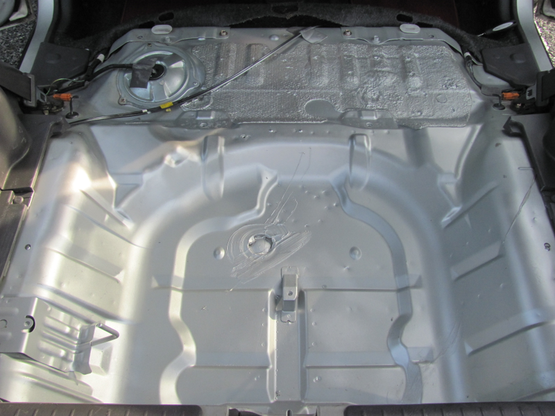 Illustration for article titled I Doubled My Hatchback Space With A False Floor And Here's How You Can Too